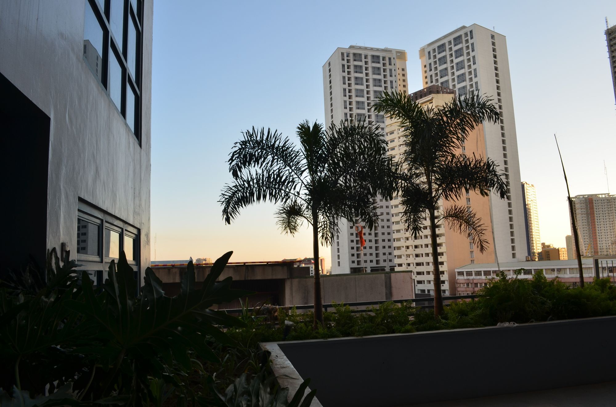 Eton Parkview Apartment Makati City Exterior foto